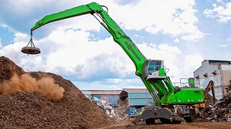 Newest Sennebogen 855 at work equipped with magnet.